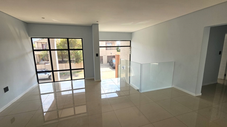 5 Bedroom Property for Sale in Melodie North West